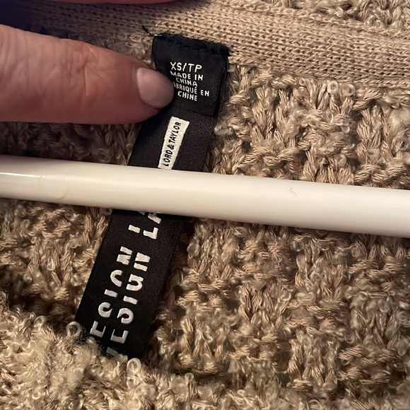 Design Lab LORD & TAYLOR Tan Brown Fringe Knit Pullover Sweater Womens Size XS - Picture 2 of 5